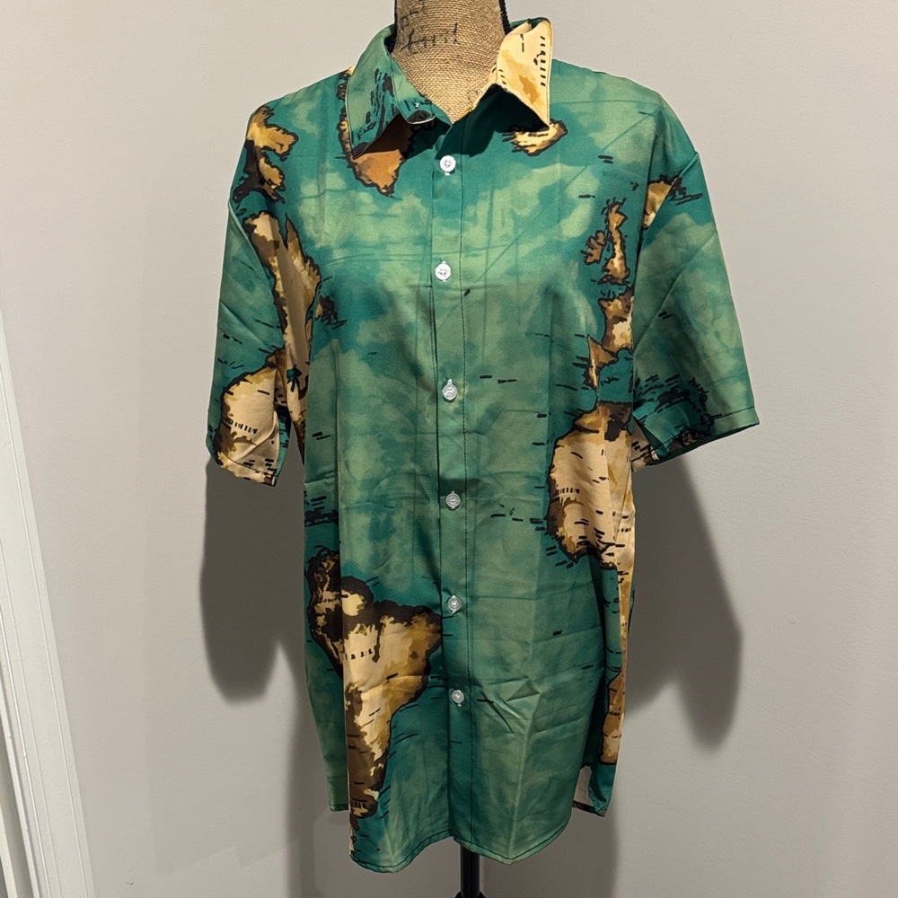 NWT Men’s Green & Tan Short-Sleeve Map Print Shirt